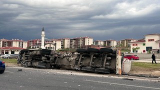 Silobas ile otomobil çarpıştı: 2 yaralı