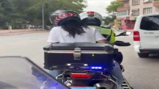 Sınava geç kalan öğrencilerin imdadına polis yetişti