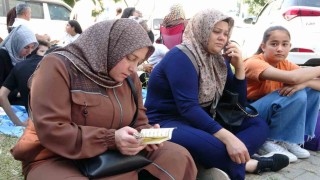 Sınava girmeden dakikalar önce son kez test çözdüler