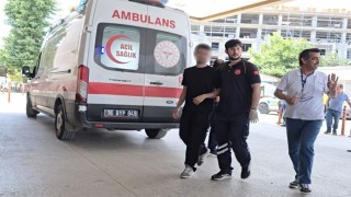 Sınavda rahatsızlanan genç ambulansla hastaneye sevk edildi
