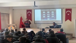 Sinopta öğrenciler siber tehlikelere karşı bilgilendirildi