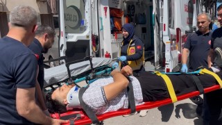 Sinopta otomobil kapısına çarpan motosikletli yaralandı