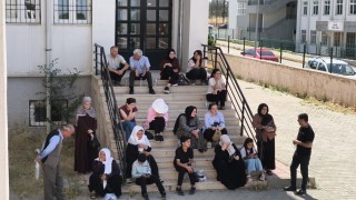 Şırnakta YKS heyecanı: Sınava geç kalanları emniyet yetiştirdi