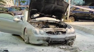 Şişlide seyir halindeki lüks otomobil yanarak kullanılamaz hale geldi