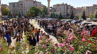 Sivas lisesinin yarım asırlık mezunları yeni mezunlarla kaynaştı