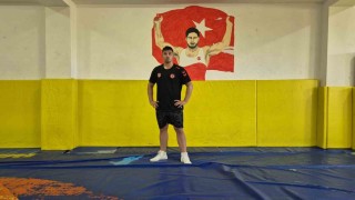 Sivaslı güreşçinin hedefi dünya zirvesi