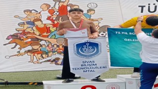 Sivaslı okçu Türkiye kürsüsünde