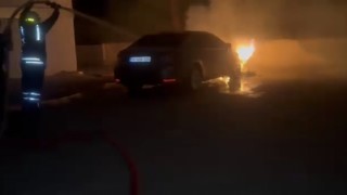 Siverekte park halindeki otomobil alevlere teslim oldu