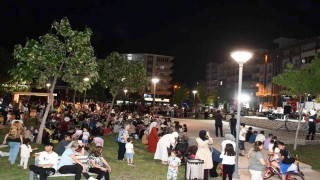 Siverekte sıcak yaz akşamlarında sıra gecesi etkinliği