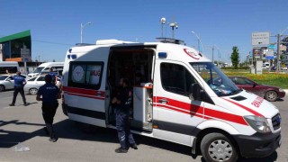 Sivil polis aracı ile motosiklet çarpıştı: 1 yaralı