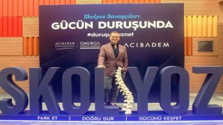 Skolyoz farkındalık etkinliğinde skolyoz kahramanı gençler mesaj verdi