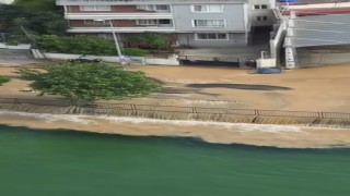 Su borusu patladı, yollar göle döndü