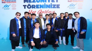 Sultangazide lise öğrencilerinin mezuniyet coşkusu