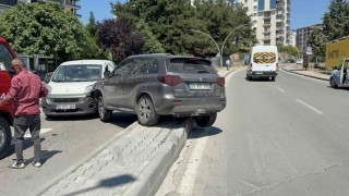 SUV ile hafif ticari araç çarpıştı: Baba ve 2 yaşındaki oğlu yaralandı