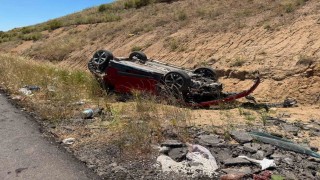 Takla atan otomobildeki 2 kişi yaralandı