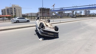 Takla atan otomobilin sürücüsü yaralandı