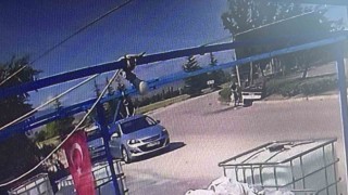 Takla atan Tofaş refüje devrildi: 2 yaralı