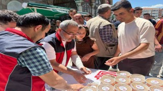 Tarihi Çapanoğlu Camiinde aşure ikramı