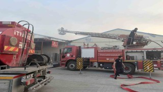 Tarsusta atölyede çıkan yangın korkuttu