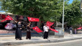 Tarsusta milli heyecan caddelere taştı