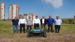 Tarsusta Park ve Bahçeler Müdürlüğüne yeni nesil biçme makinesi
