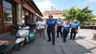 Tarsusta zabıtadan esnafa ortak kullanım alanı bilgilendirmesi