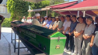 Tatil yolunda can veren anne ve kızı toprağa verildi