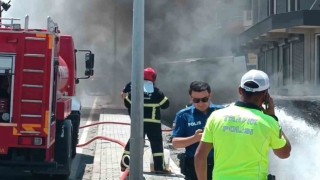 Tatvanda lastik yangını elektrik hattına sıçradı: Yol trafiğe kapatıldı