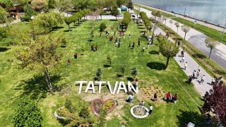 Tatvanlı öğrencilerden Van Gölü sahilinde çevre temizliği