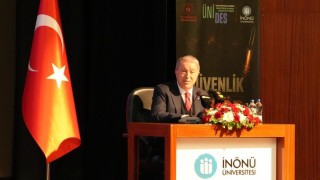 TBMM Milli Savunma Komisyonu Başkanı Hulusi Akar, Malatyada öğrencilerle buluştu