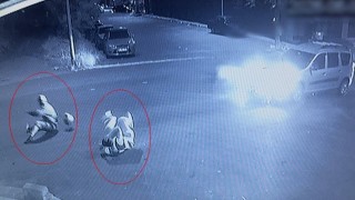 Tekirdağda otomobilin çarptığı motosikletten fırladılar
