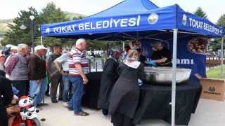 Tokat Belediyesinden 12 bin kişiye aşure ikramı