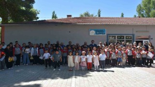 Tomarzada protokol, öğrencilerin karne heyecanına ortak oldu