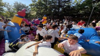 Tosyada karnesini alan çocuklar yılın stresini şenlikte attı
