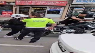 Trabzonda YKSye yetişemeyen adayların yardımına polis ekipleri koştu