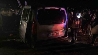 Traktöre çarpan araçta 4 kişi yaralandı