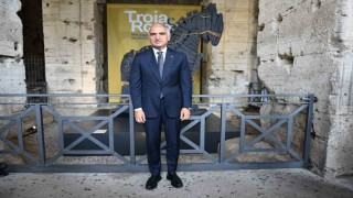 Troya Sergisi 221 eserle Romada