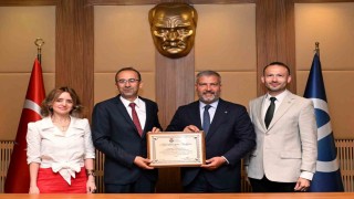 TURAKtan Anadolu Üniversitesi EMYOya akreditasyon plaketi