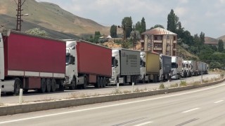 Türkiye-İran sınırında 5 kilometrelik tır kuyruğu oluştu