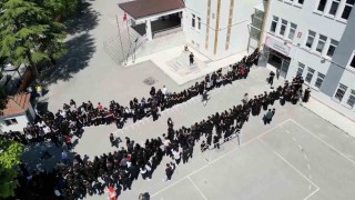 Türkiye şampiyonu olan öğrencilere meşaleli karşılama