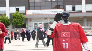 Türkiyenin nüfusa kayıtlı robotu CANİKMAN öğrencilerle buluştu