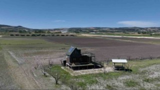 Uluabat Gölü çekildi; hobi evlerinin son durumu havadan görüntülendi