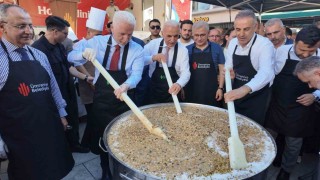 Ümraniye Aynı Kazanda, Aynı Gönülde buluştu: 20 bin kişiye aşure ikram edildi