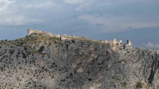 UNESCO listesindeki Anavarza Antik Kenti ziyaretçilerini ağırlıyor