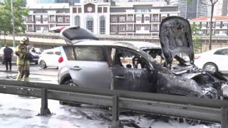 Üsküdarda alev alev yanan SUV kullanılamaz hale geldi