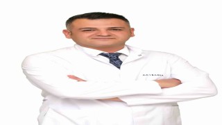 Uzmandan badem göz trendi uyarısı: Kişinin yüz yapısı, kaş pozisyonu ve orta yüz anatomisi birlikte değerlendirilmelidir