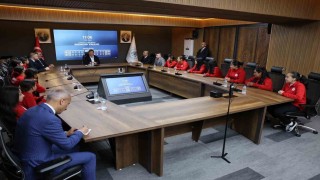 Vali Aydoğdu, Türkiye Şampiyonasına hazırlanan futsal takımını ağırladı