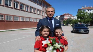 Vali olmak istiyorum diyen minik öğrenci karne törenine damga vurdu