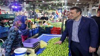 Vali Sözer, pazar esnafı ve vatandaşlarla bir araya geldi