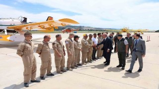 Vali Toramandan yangın söndürme uçakları ve helikopterleri pilotlarına ziyaret